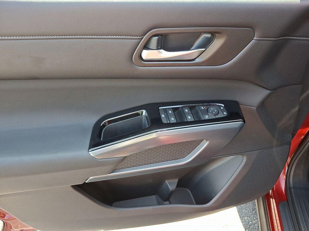used 2023 Nissan Pathfinder car, priced at $37,136