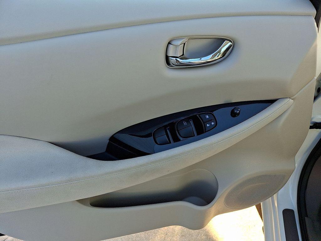 used 2015 Nissan Leaf car, priced at $8,884