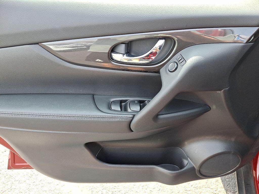 used 2020 Nissan Rogue car, priced at $21,369