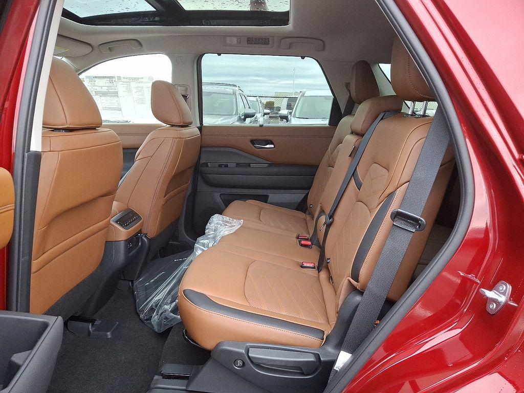 new 2025 Nissan Pathfinder car, priced at $55,370