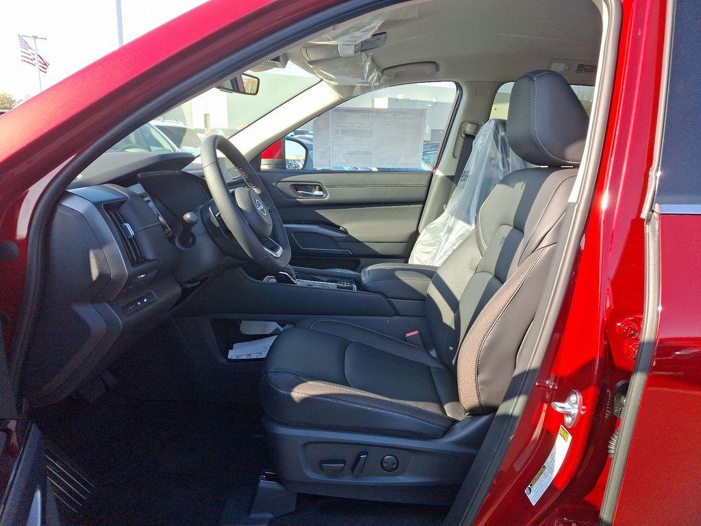 new 2025 Nissan Pathfinder car, priced at $47,735