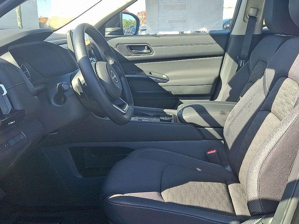 new 2025 Nissan Pathfinder car, priced at $40,450