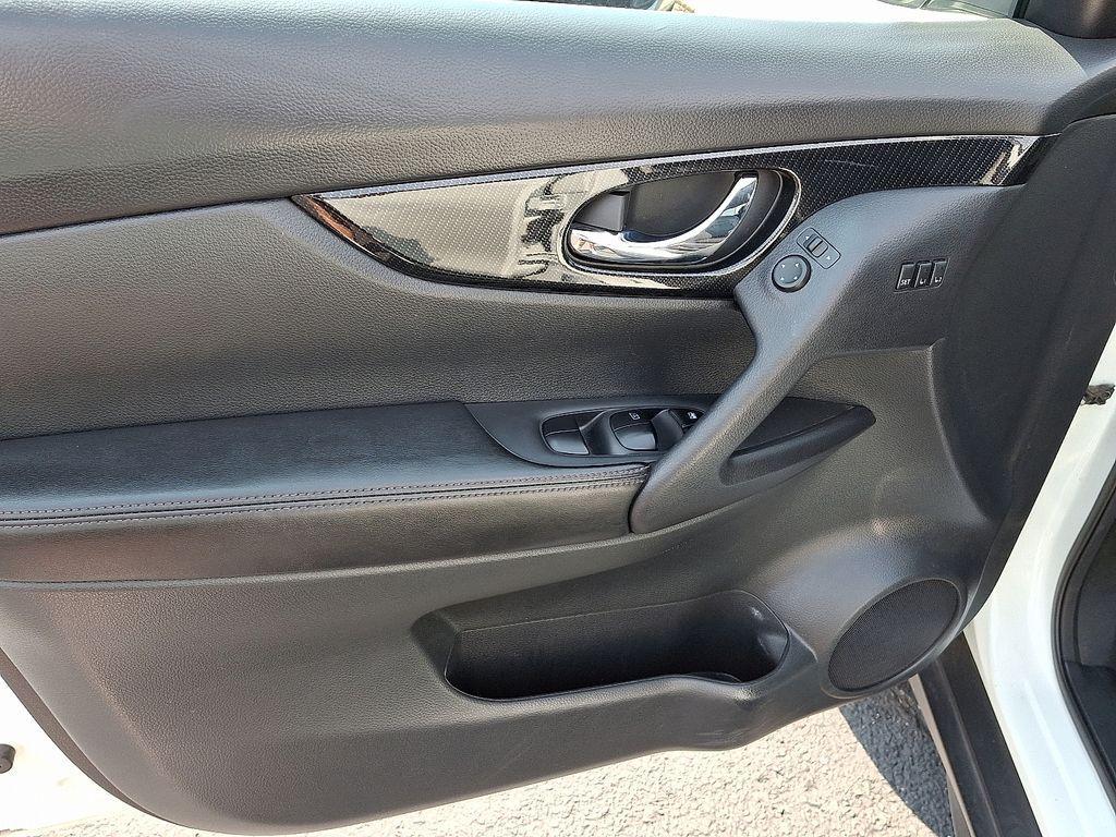 used 2019 Nissan Rogue car, priced at $19,525