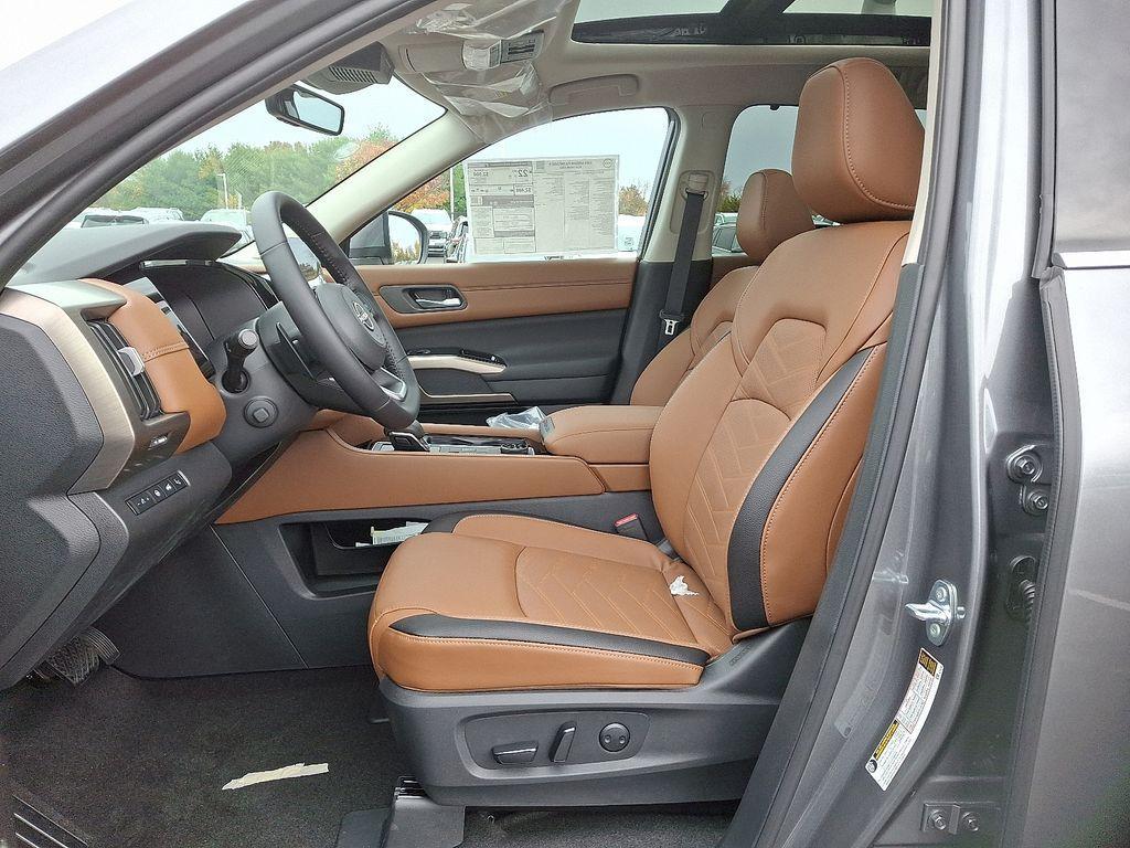 new 2025 Nissan Pathfinder car, priced at $54,920