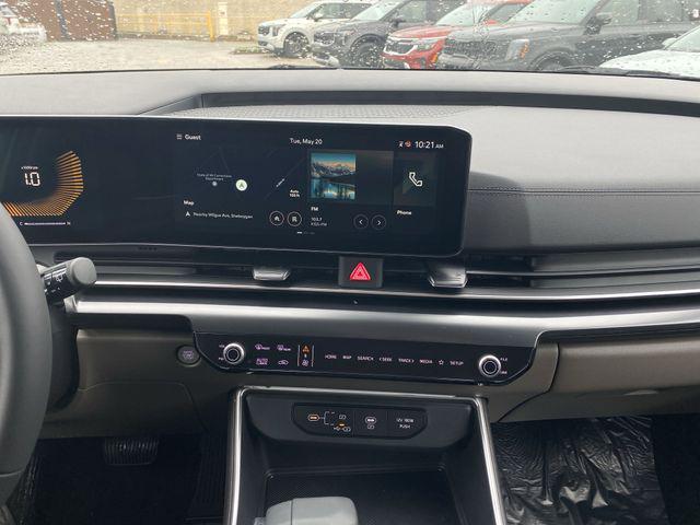new 2025 Kia Carnival car, priced at $40,401