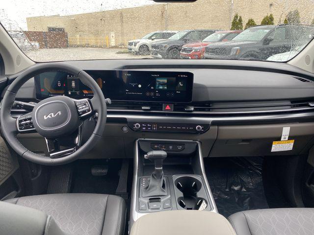 new 2025 Kia Carnival car, priced at $40,401