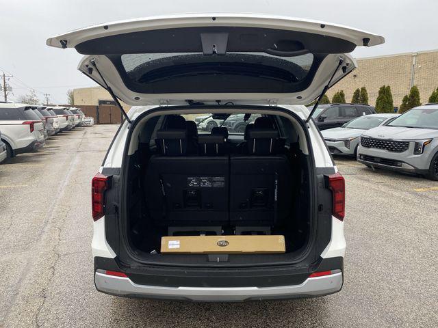 new 2025 Kia Carnival car, priced at $40,401