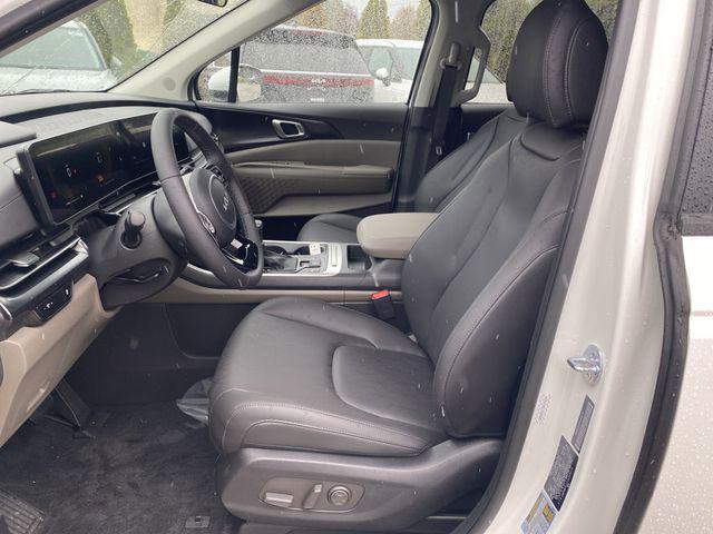 new 2025 Kia Carnival car, priced at $40,401