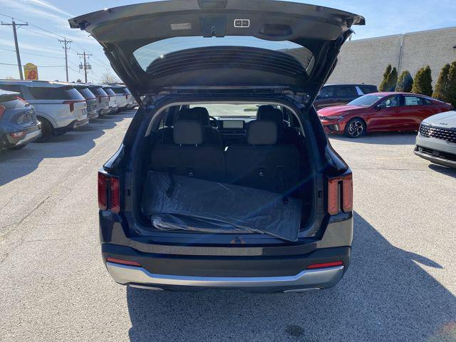 new 2025 Kia Sorento car, priced at $39,869