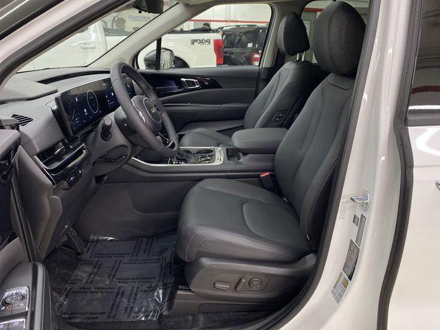 new 2025 Kia Carnival car, priced at $51,172