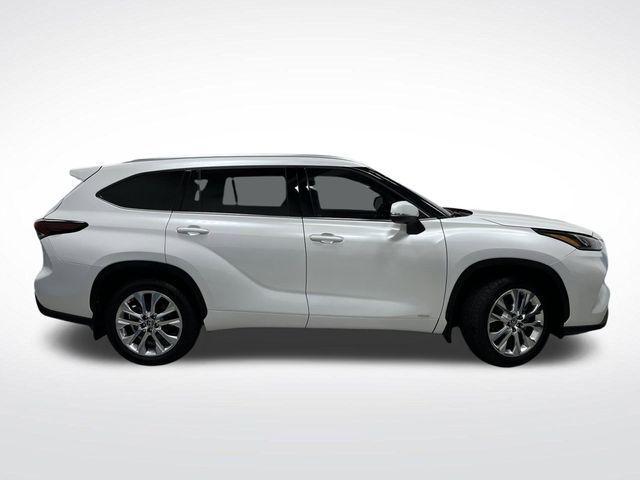 used 2024 Toyota Highlander Hybrid car, priced at $47,483