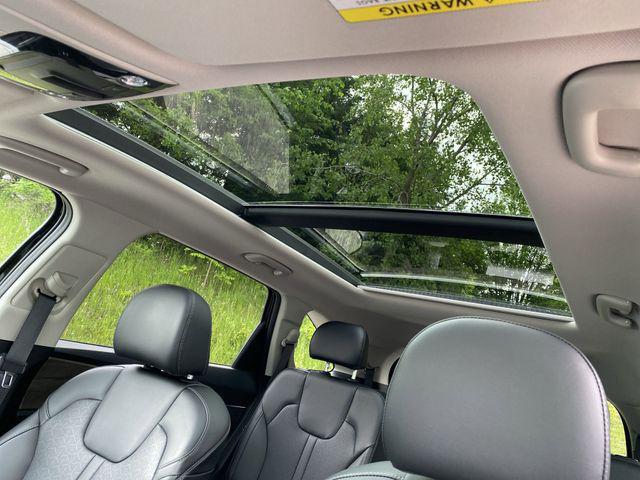 used 2023 Kia Sorento car, priced at $30,504