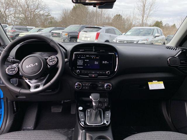new 2025 Kia Soul car, priced at $25,596