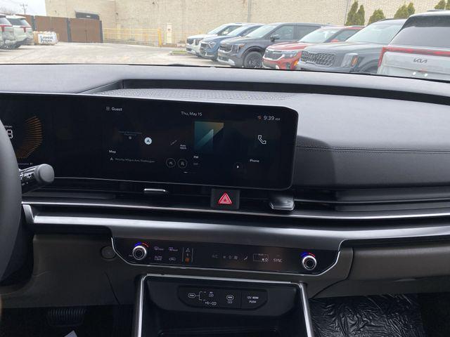 new 2025 Kia Carnival car, priced at $40,175