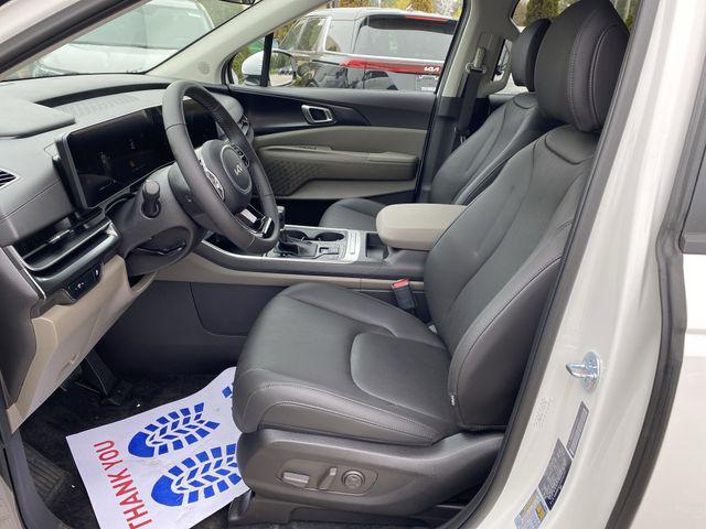 new 2025 Kia Carnival car, priced at $40,175