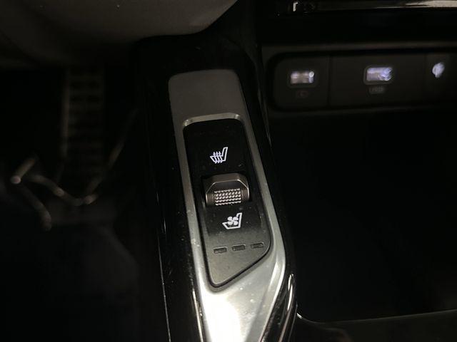 used 2023 Kia Sorento Plug-In Hybrid car, priced at $31,875