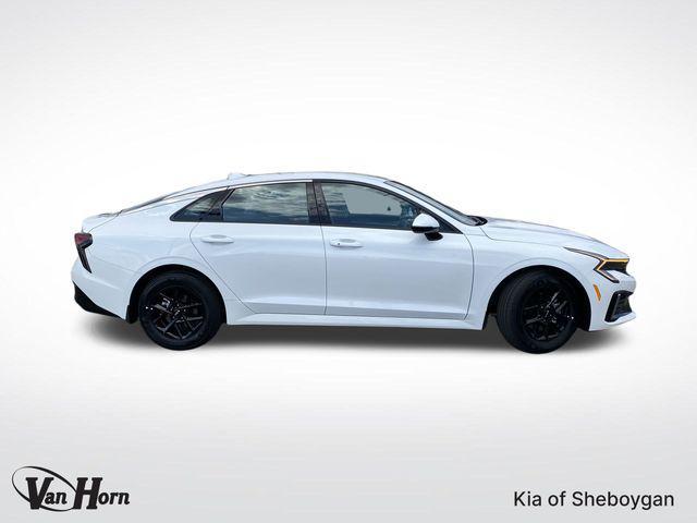 new 2025 Kia K5 car, priced at $27,542