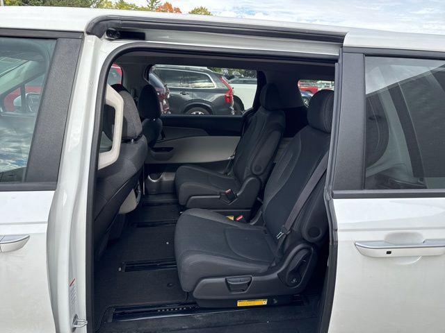 used 2022 Kia Carnival car, priced at $23,598