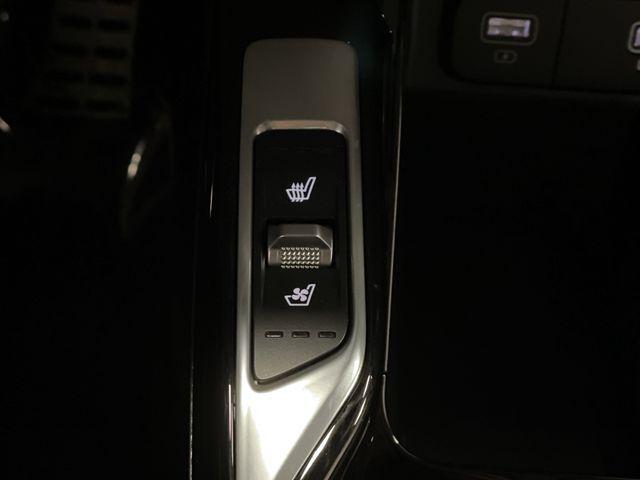 used 2023 Kia Sorento Plug-In Hybrid car, priced at $33,541