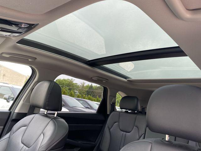 used 2022 Kia Sorento car, priced at $27,558