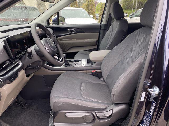 new 2025 Kia Carnival car, priced at $37,253