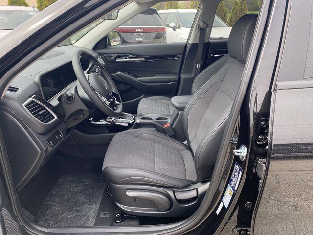 new 2025 Kia Seltos car, priced at $27,688