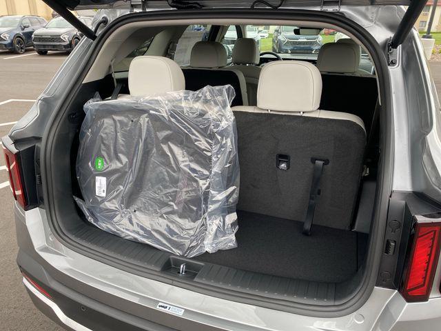 new 2025 Kia Sorento Hybrid car, priced at $38,890