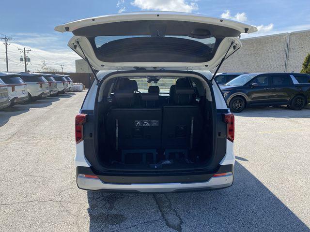new 2025 Kia Carnival car, priced at $39,605
