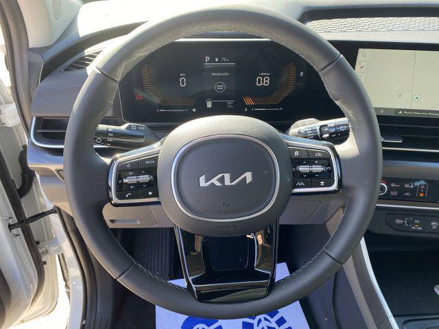 new 2025 Kia Carnival car, priced at $39,605