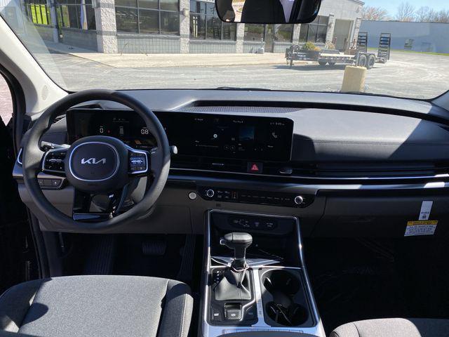 new 2025 Kia Carnival car, priced at $37,916