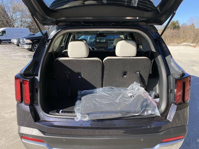 new 2025 Kia Sorento car, priced at $38,095