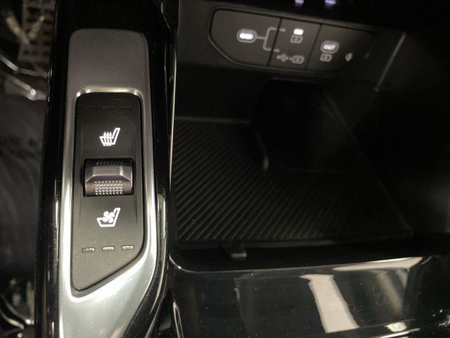 used 2024 Kia Sorento car, priced at $30,632