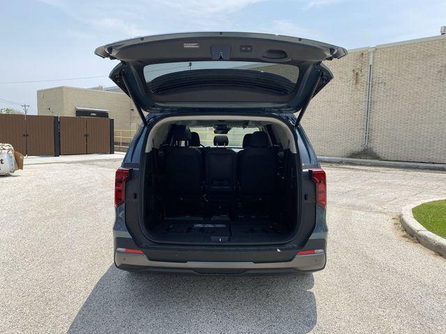 new 2025 Kia Carnival car, priced at $47,160