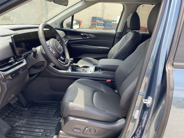 new 2025 Kia Carnival car, priced at $47,160