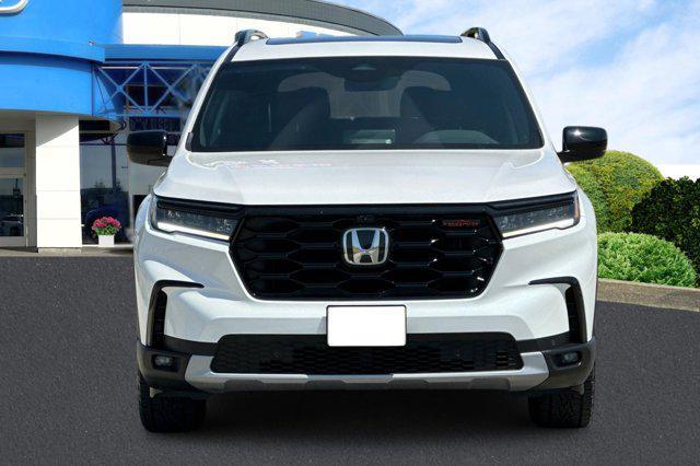 new 2025 Honda Pilot car, priced at $51,350