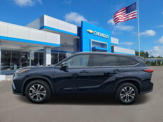 used 2022 Toyota Highlander car, priced at $34,450