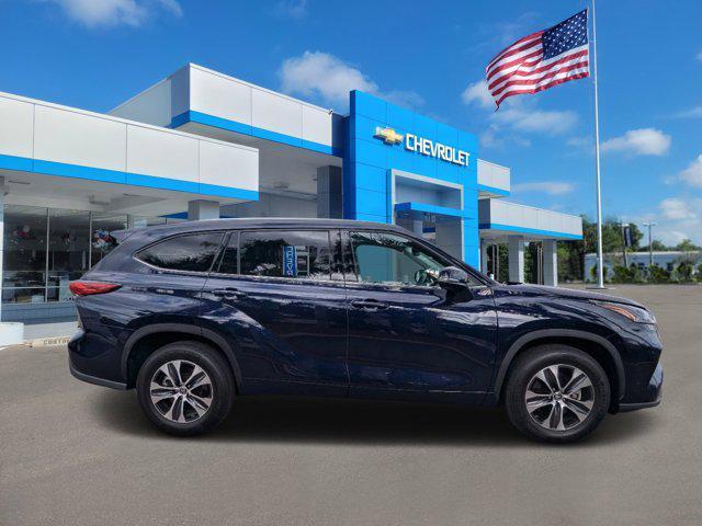 used 2022 Toyota Highlander car, priced at $34,450