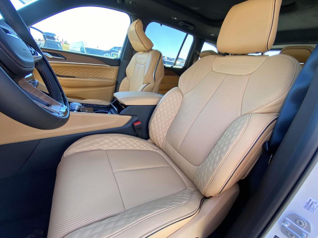 new 2025 Jeep Grand Cherokee car, priced at $61,858