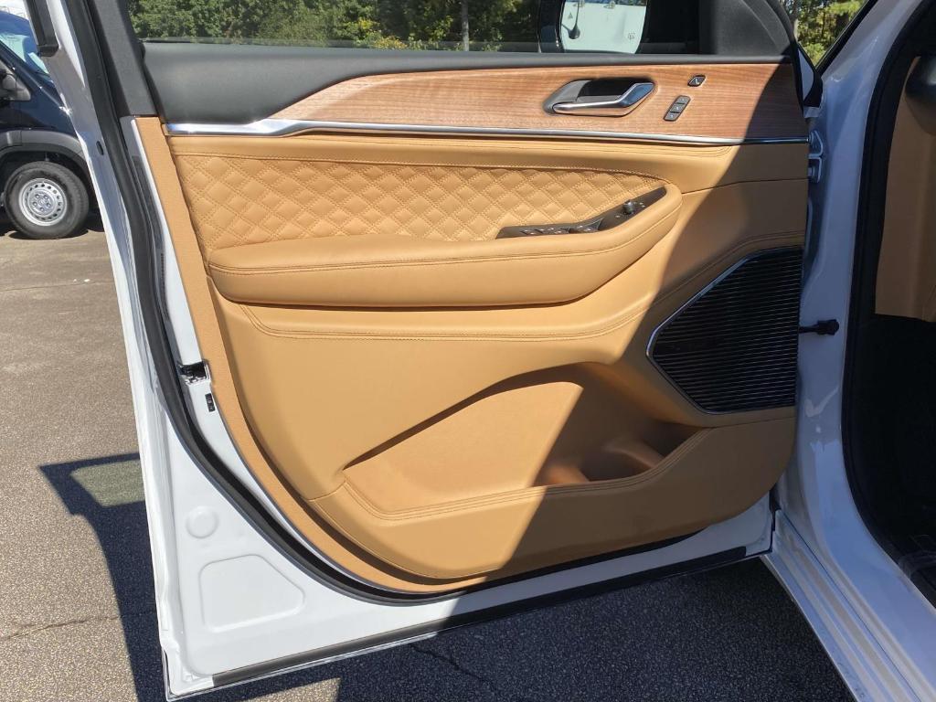 new 2025 Jeep Grand Cherokee car, priced at $62,767