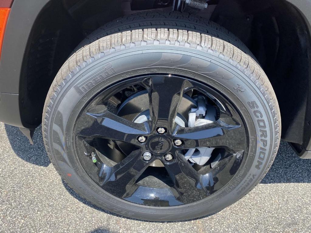 new 2025 Jeep Grand Cherokee car, priced at $48,628