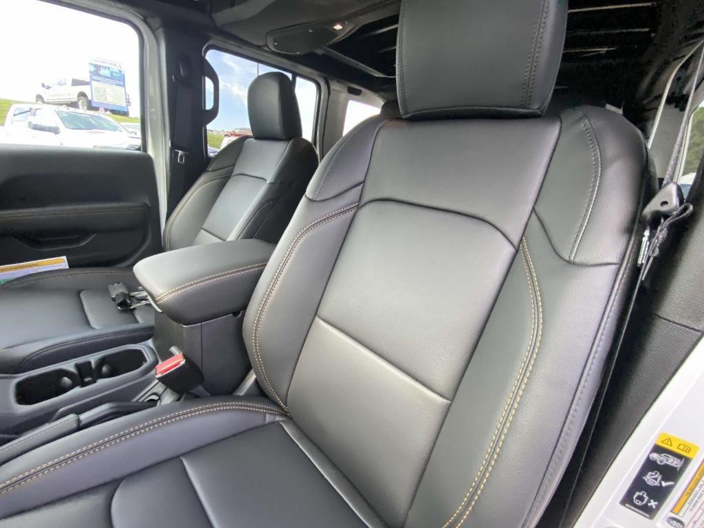 new 2025 Jeep Wrangler car, priced at $55,418