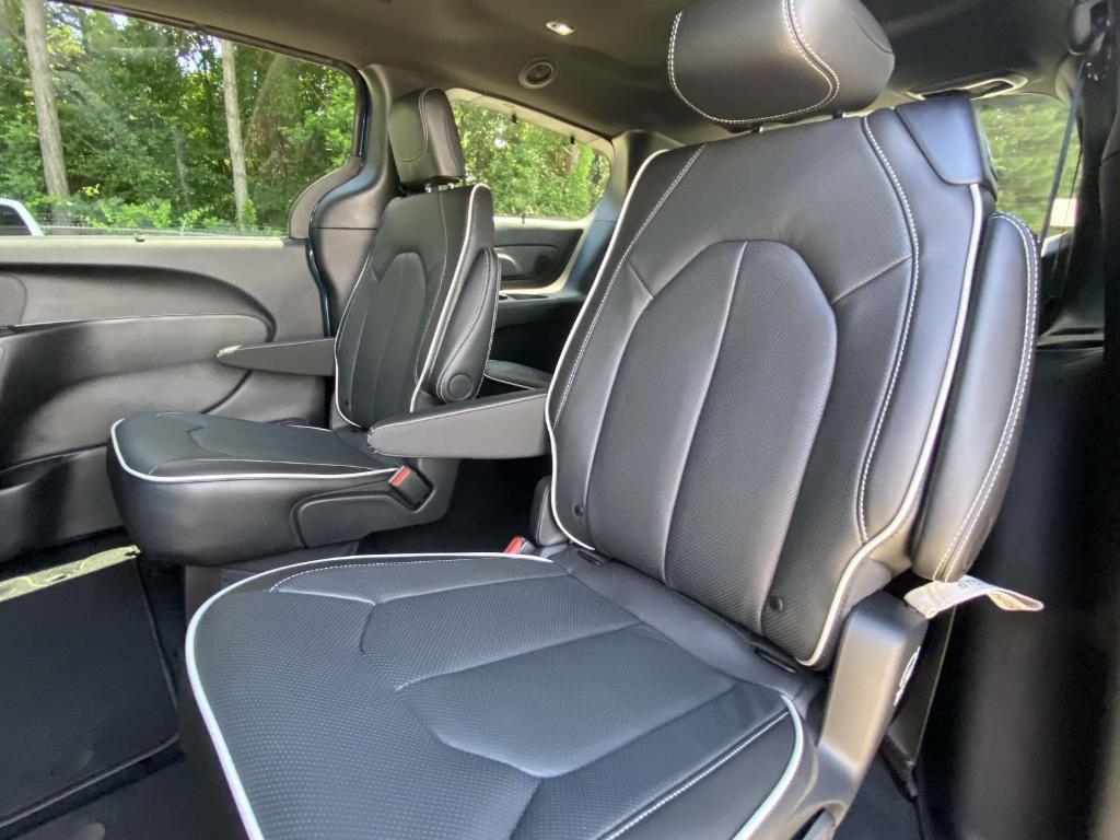 new 2025 Chrysler Pacifica car, priced at $47,953