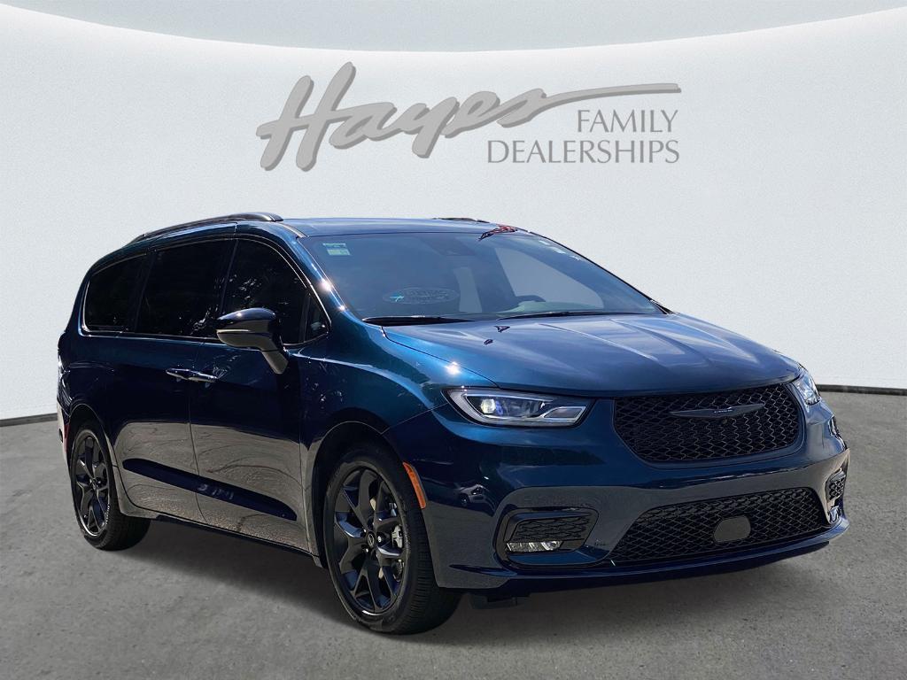 new 2025 Chrysler Pacifica car, priced at $47,953