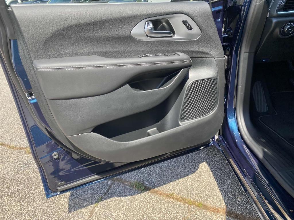 new 2025 Chrysler Pacifica car, priced at $47,953