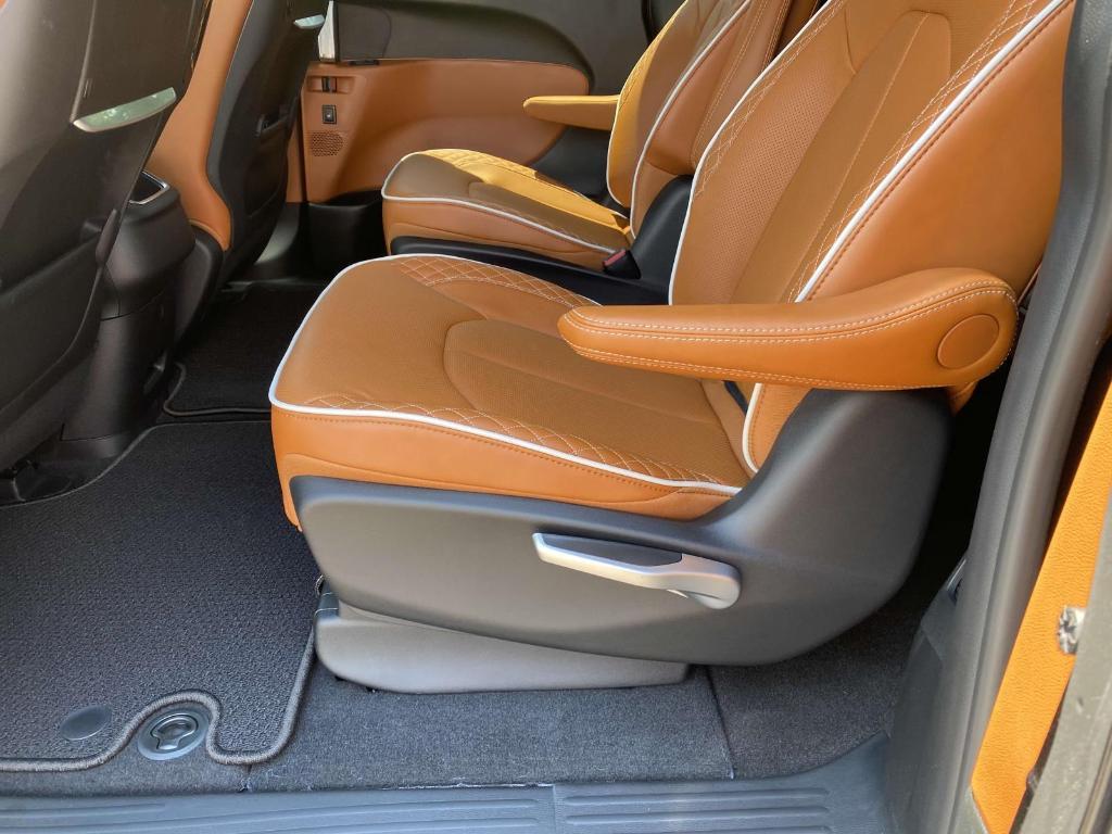 new 2024 Chrysler Pacifica car, priced at $49,398