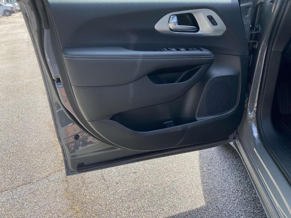 new 2025 Chrysler Pacifica car, priced at $49,233