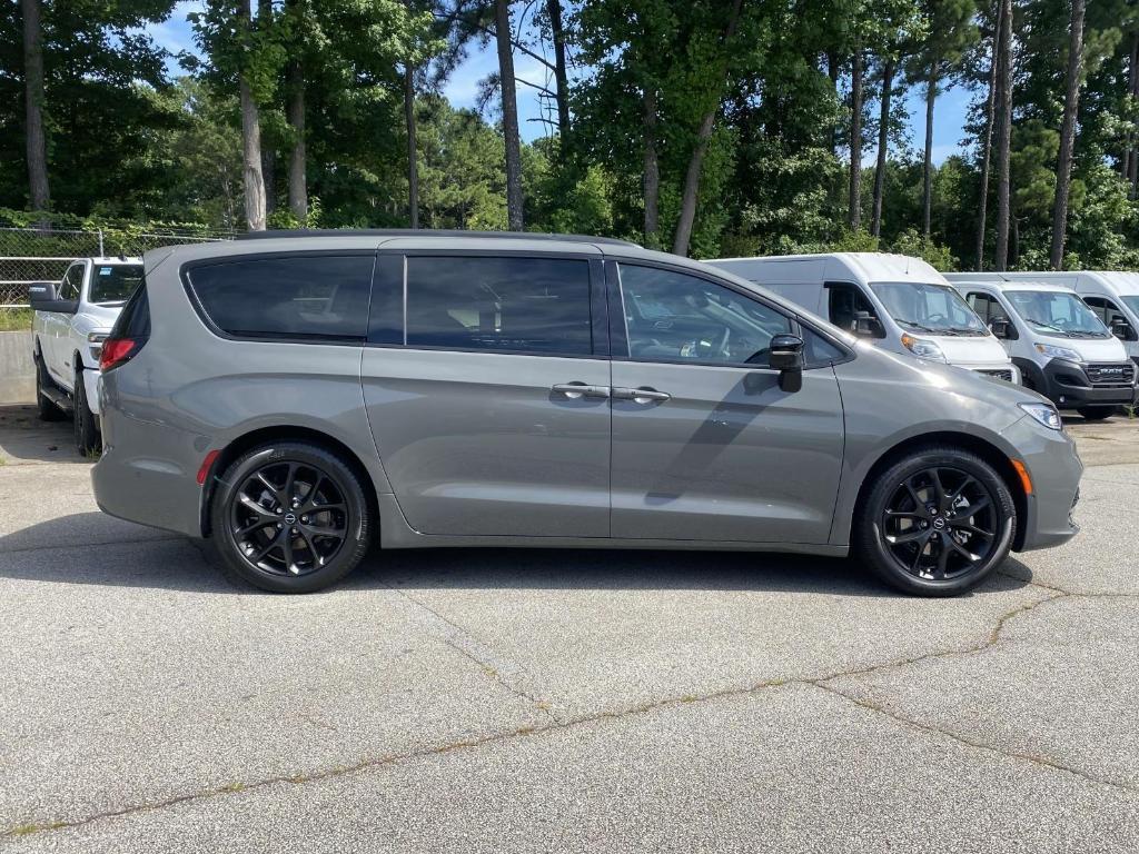new 2025 Chrysler Pacifica car, priced at $49,233