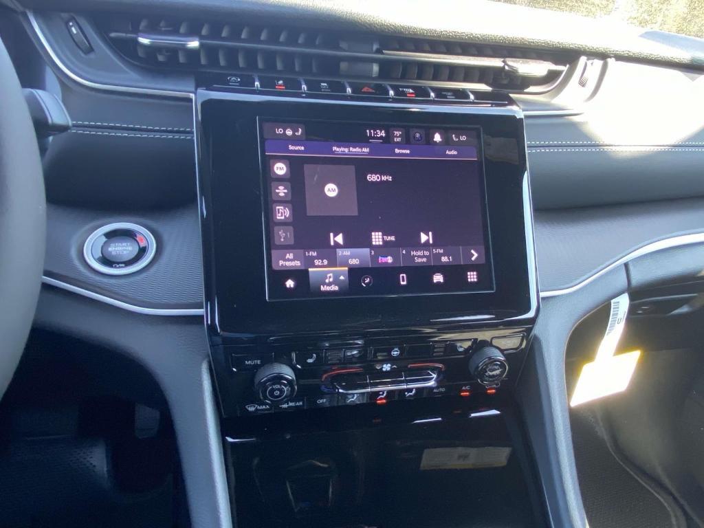 new 2025 Jeep Grand Cherokee car, priced at $39,828