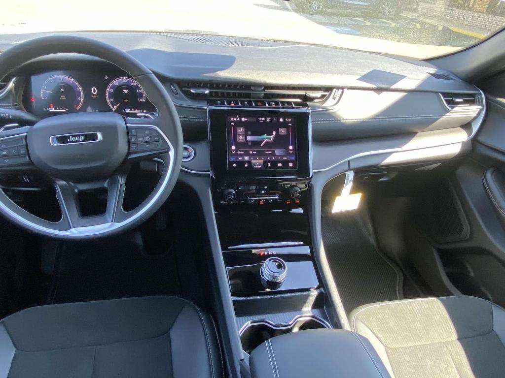 new 2025 Jeep Grand Cherokee car, priced at $39,828