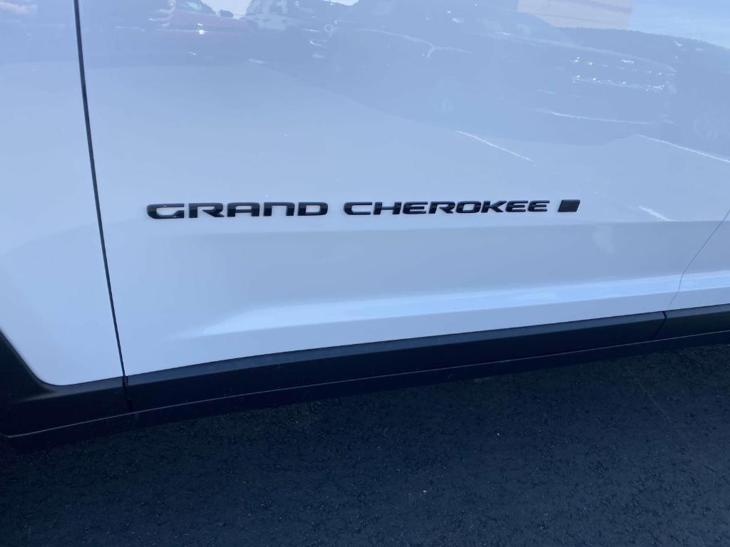 new 2025 Jeep Grand Cherokee car, priced at $39,828